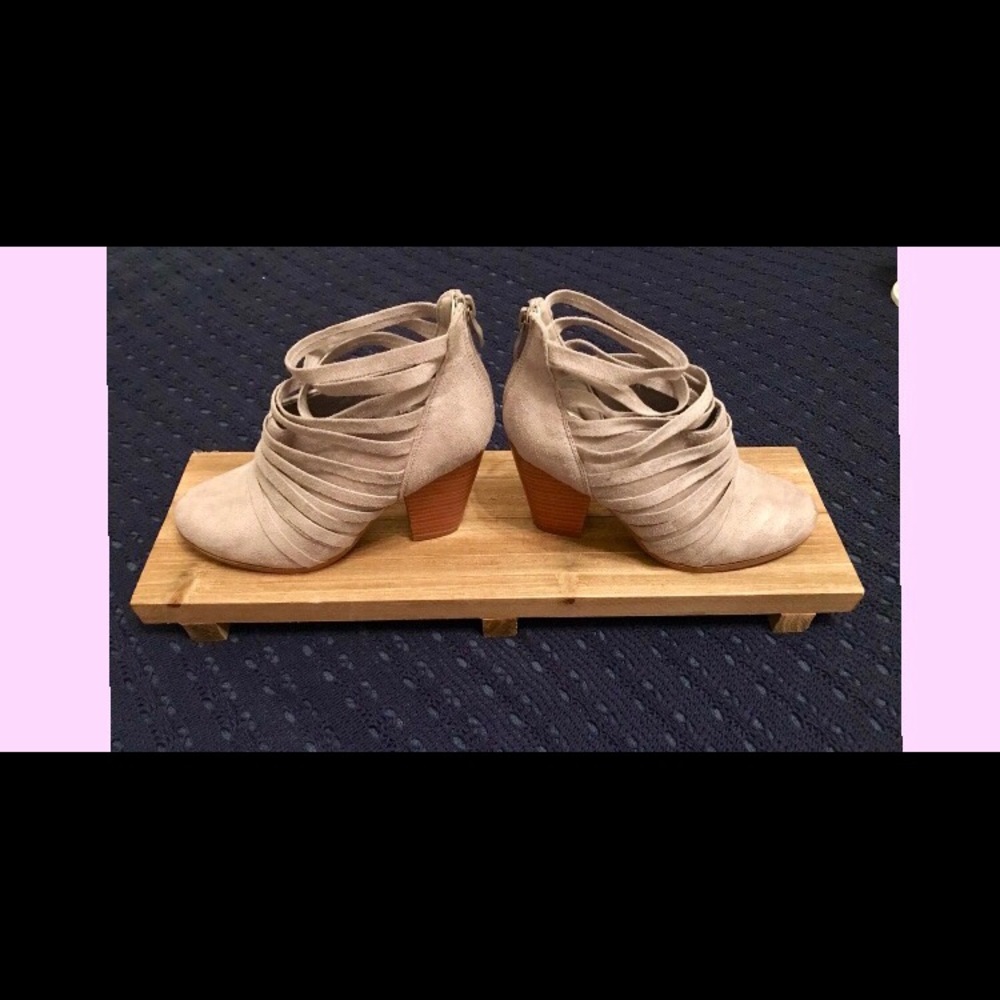 Size 7 gray suede booties